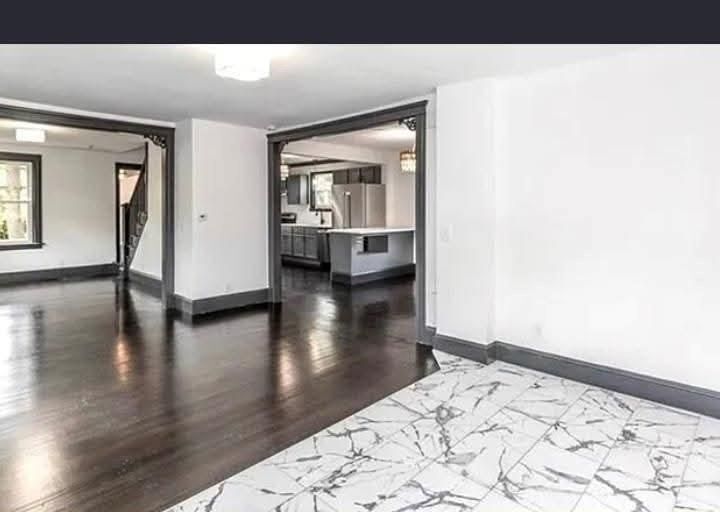 Building Photo - 902 Main Ave