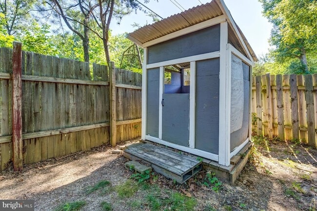 Building Photo - 7806 Jansen Dr