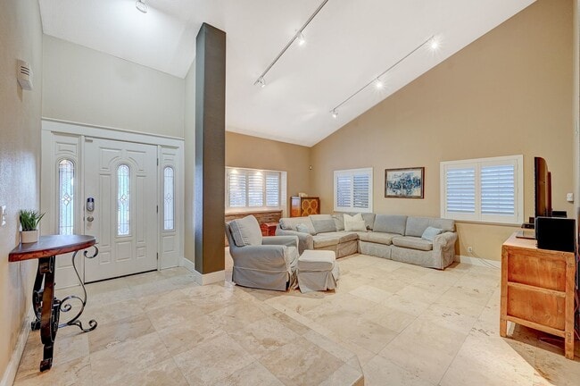 Building Photo - Charming 4 bedroom 3 bath fully furnished pool home in the heart of spring valley!