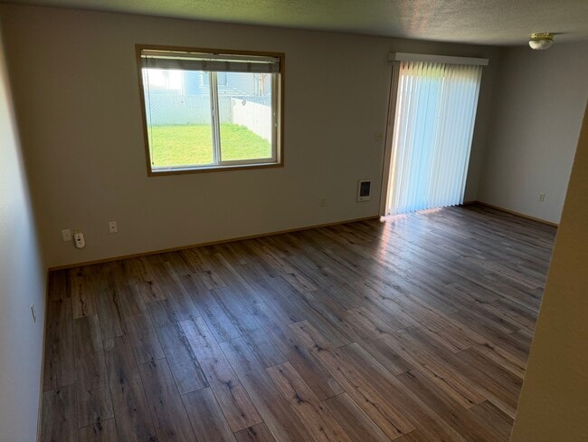 Building Photo - 810 SE 153rd Ave