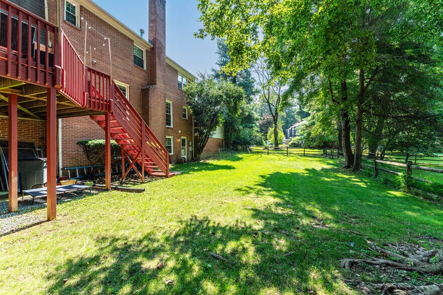 Lower Lvl has 2 exits to fabulous rear yard! - 10108 Donegal Ct