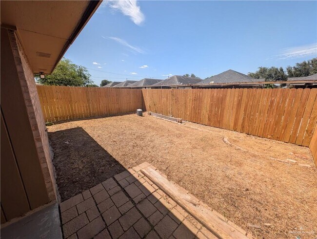 Building Photo - 19 La Cantera St