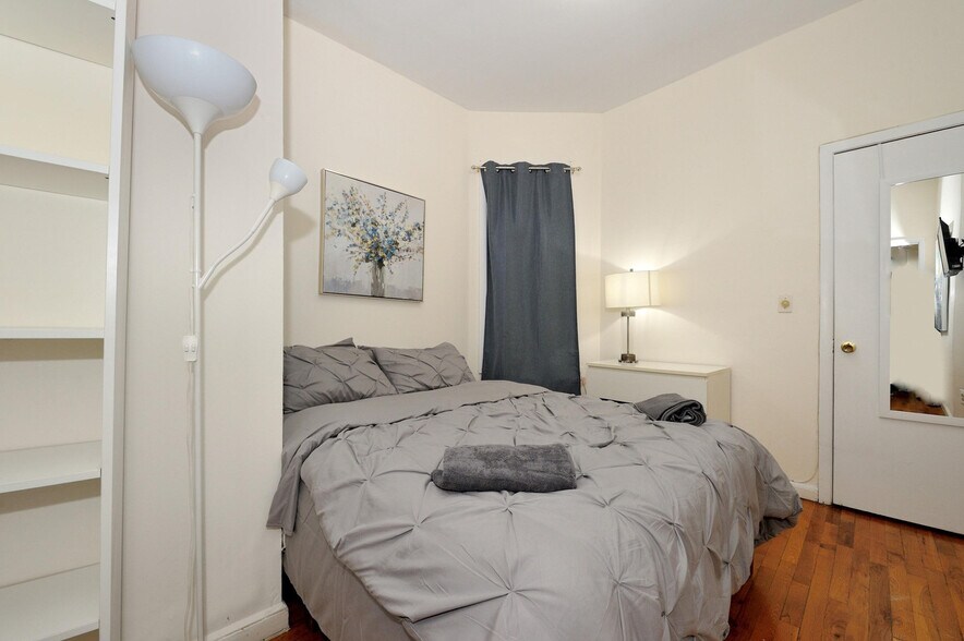 Building Photo - 7 E 91st St