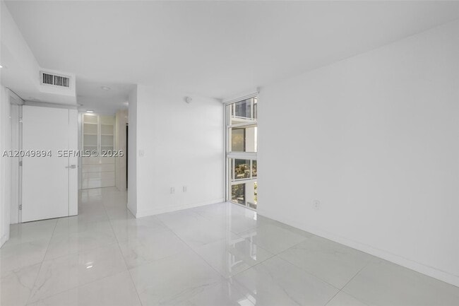 Building Photo - 20515 E Country Club Dr