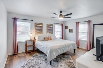 Building Photo - Charming Apt near Savannah's Historic Dist...