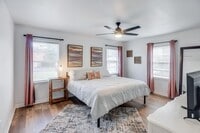 Building Photo - Charming Furnished 2BR/1BA in Midtown Sava...