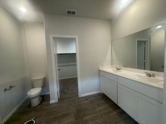 Building Photo - 941 Braymer Ln