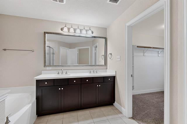 Building Photo - 2584 Jackson Dr