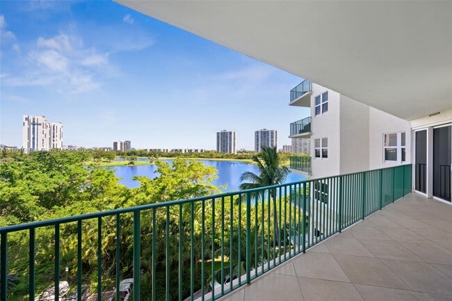 Building Photo - 20000 E Country Club Dr
