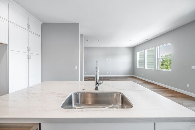 Building Photo - Immaculate New Build Just Steps from Laker...