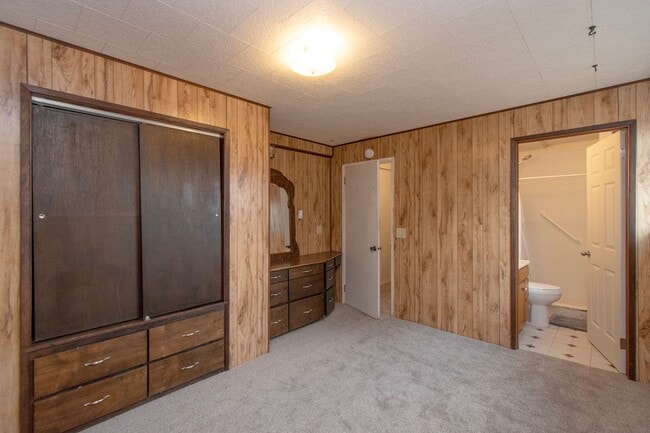 Building Photo - Large Home on Large Lot in Sequim