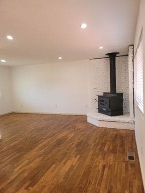 Building Photo - Remodeled 3 bed/2 bath in High Point/West Seattle with large fully fenced yard now at $2850!