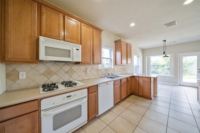 Building Photo - 8811 Sun Haven Ln