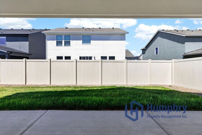 Building Photo - Beautiful home minutes from Costco