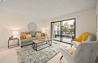 Building Photo - 420 N Civic Dr
