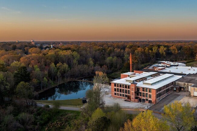 Building Photo - 200 Barrett St