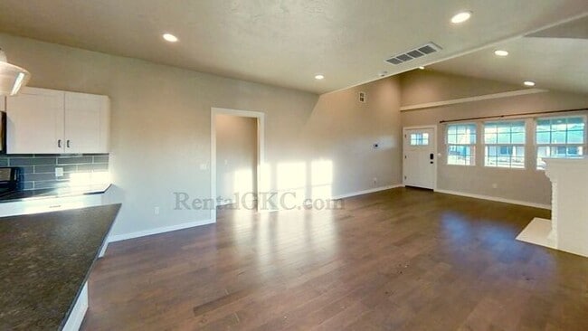Building Photo - Beautifully outfitted 3 bed 2 bath in OKC