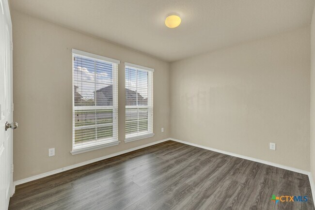 Building Photo - 1512 Doncaster Dr