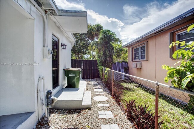 Building Photo - 12905 N Miami Ave