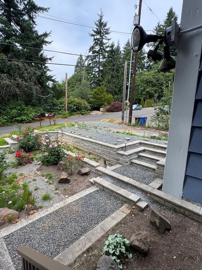 Building Photo - Quiet, N.Seattle neighborhood - duplex