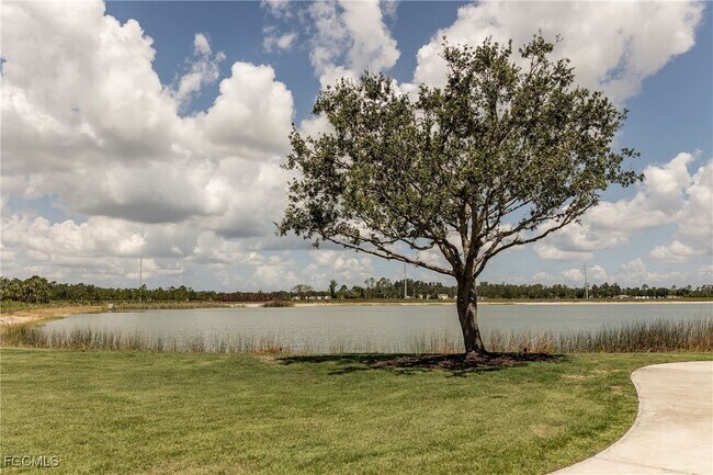 Building Photo - 15275 Grn Acrs Ave