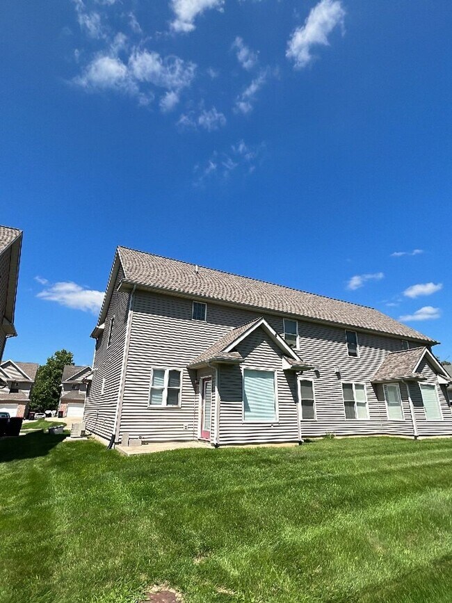 Building Photo - 2747-2751 Wyndham Ct