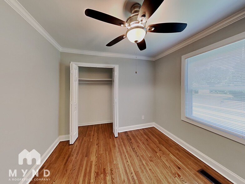 Building Photo - 1609 Rushing St