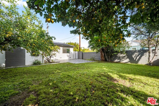 Building Photo - 14034 Valerio St