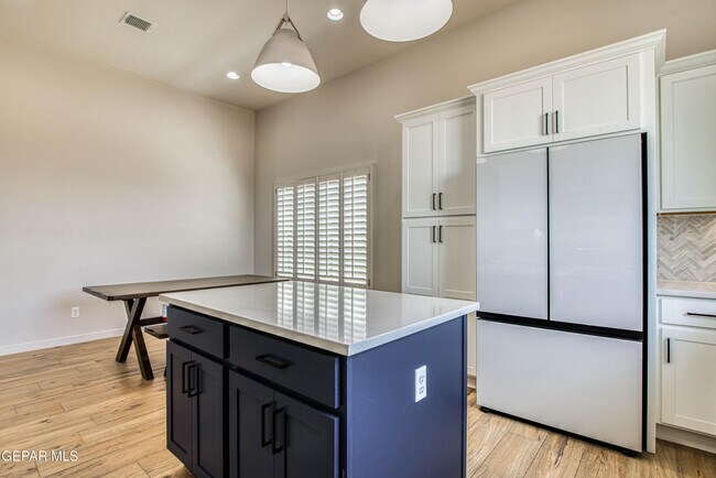 Building Photo - 805 Mormon Tea Dr