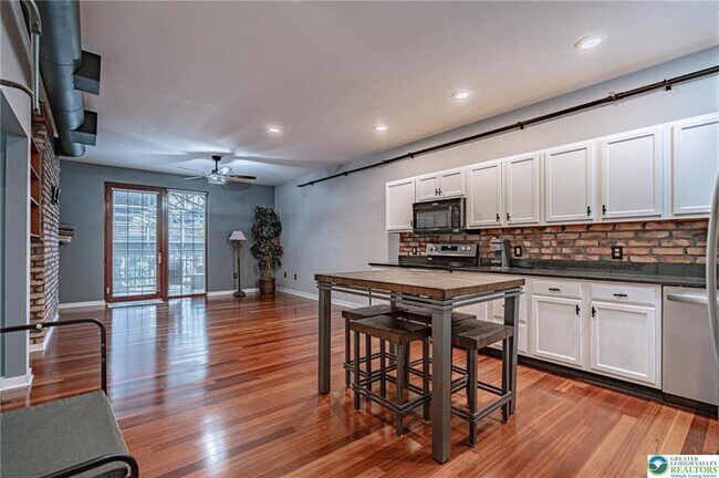 Building Photo - 11 W 2nd St