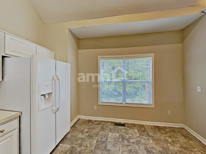 Building Photo - 5759 Newnan Cir