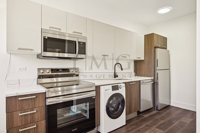 Building Photo - Brand NEW 2-Bedroom in the heart of Anders...