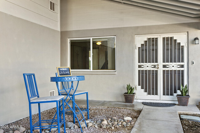 Building Photo - 2707 E Louise Dr