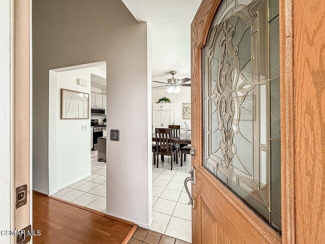 Building Photo - 560 Chapala Dr