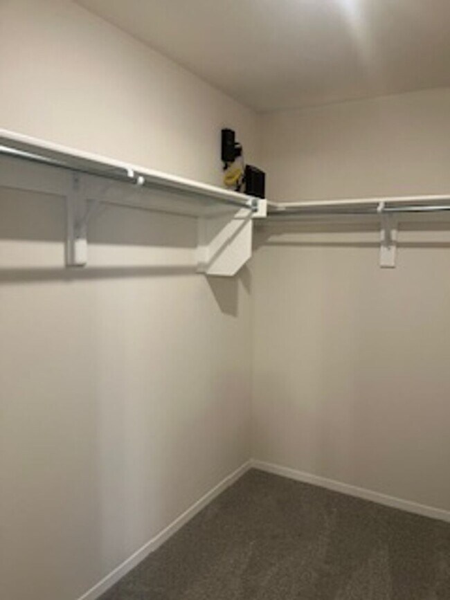 Building Photo - Three Bedroom / Two Bath Home/Two Car Garage/Fenced Backyard