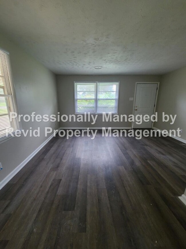 Building Photo - Beautiful 3 Bedroom Home!