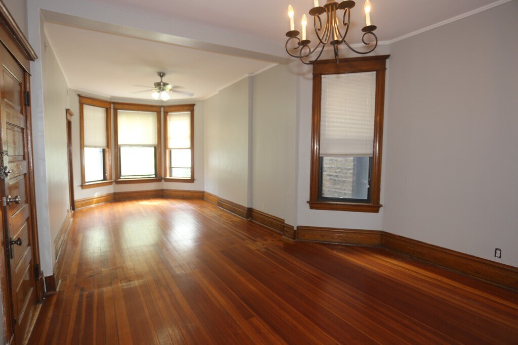 Building Photo - 1326 N Claremont Ave