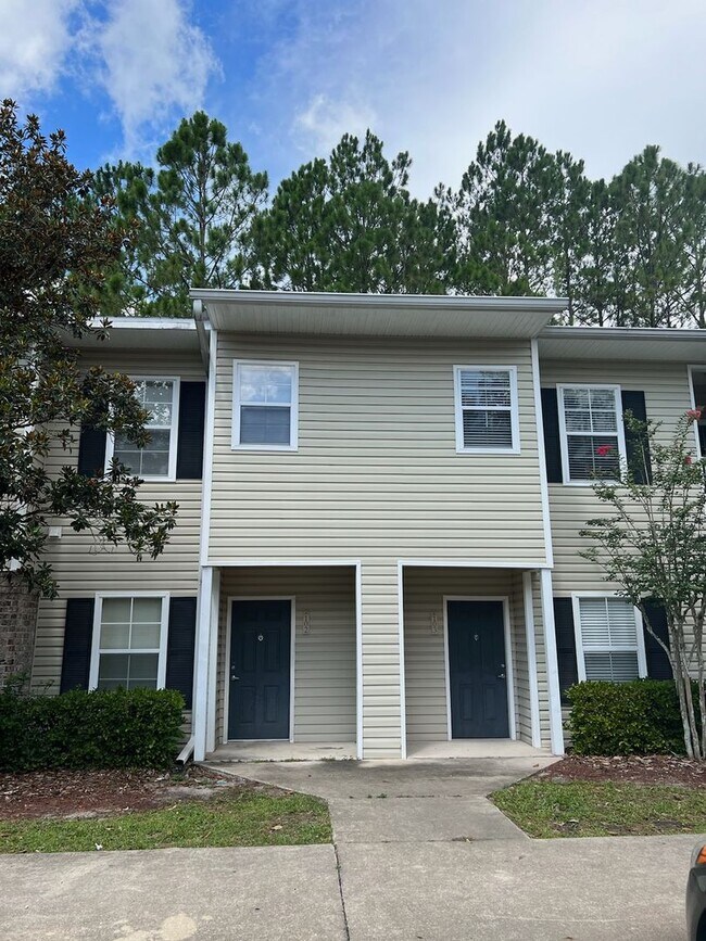 Building Photo - 2 bedroom 2 1/2 bath in NW Magnolia Place