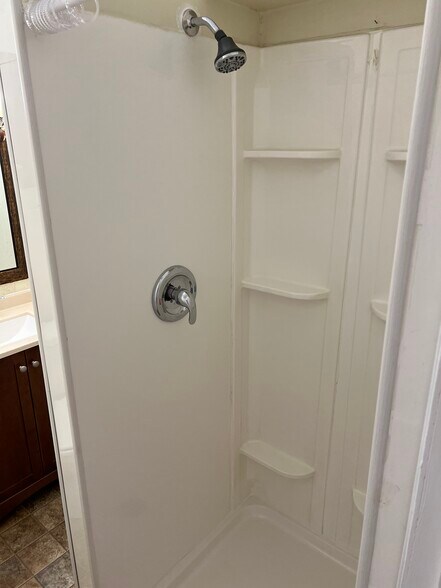 Building Photo - 113 Main St E