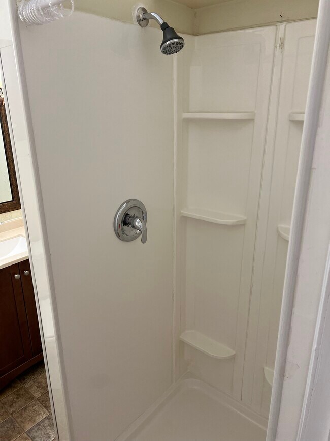 Building Photo - 113 Main St E