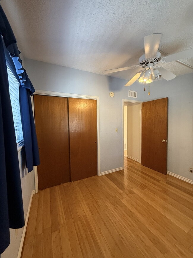 Building Photo - 10449 Chinaberry Dr