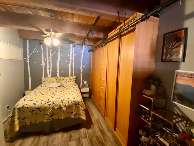 Building Photo - 1250 W Van Buren St