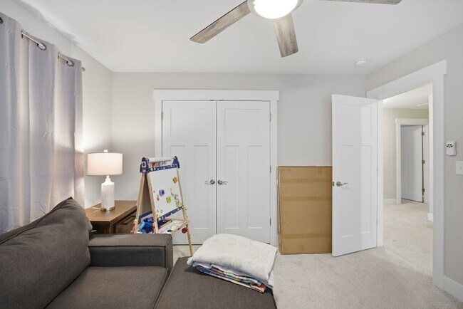 Building Photo - Welcome to this beautiful 4 Bedroom, 2.5 bathroom home nestled in a quiet community in Suffolk!