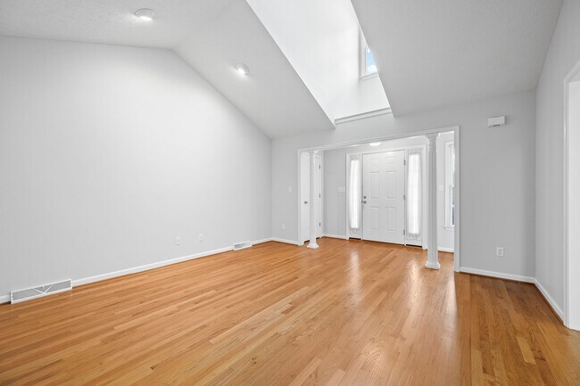 Building Photo - Main Level 2 Bedroom