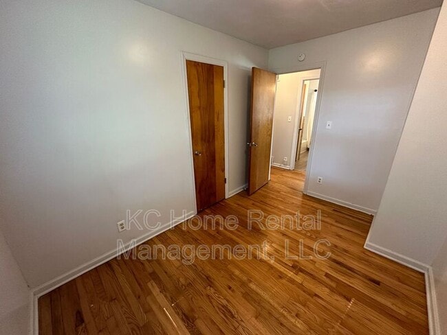 Building Photo - 5911 Farley Ave