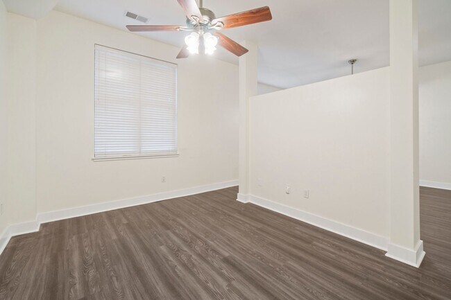 Building Photo - Modern 1BR/1BA in First Ward – Walk to Parks, Dining & Entertainment