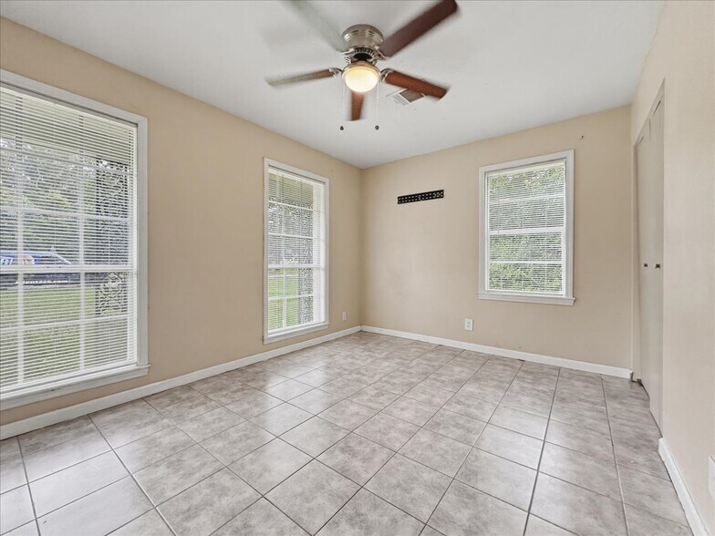 Building Photo - 5744 Guice Dr