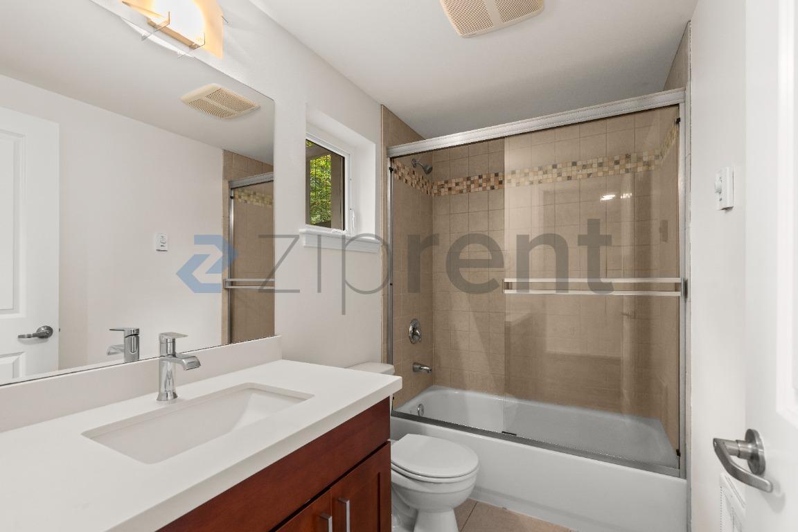 Building Photo - Unit A