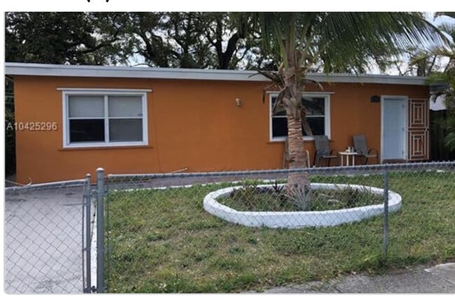 Building Photo - 1370 NE 153rd St