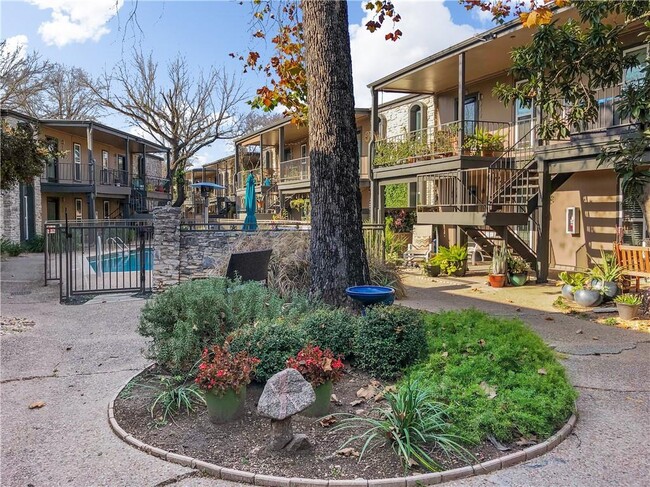 Building Photo - 5820 Berkman Dr